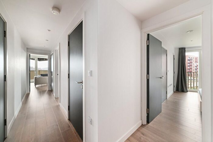 3 Bedroom Flat To Rent In Parkes Street, East Village, E20