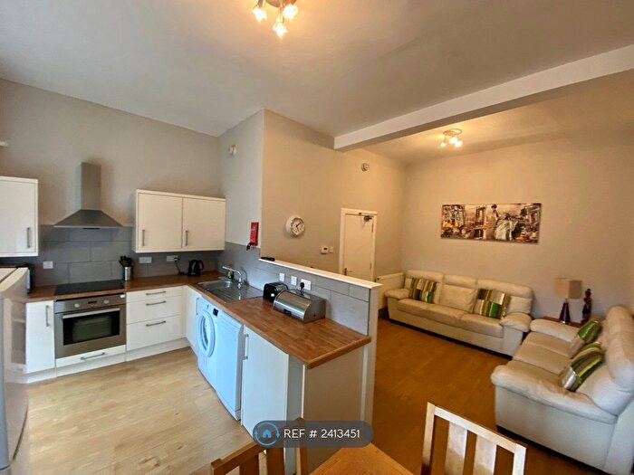 4 Bedroom Flat To Rent In Merchant Street, Edinburgh, EH1
