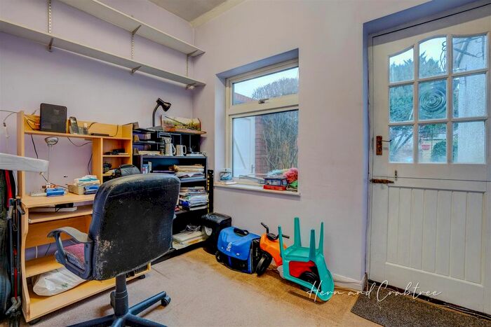 3 Bedroom End Of Terrace House For Sale In Corporation Road, Grangetown, Cardiff, CF11