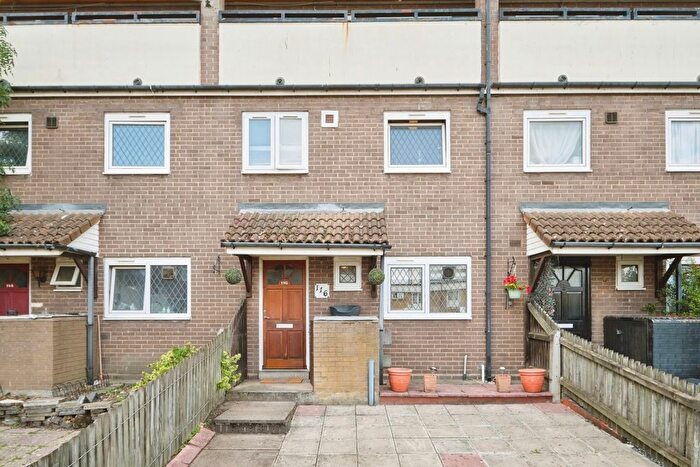 3 Bedroom Maisonette For Sale In Guild Close, Birmingham, West Midlands, B16