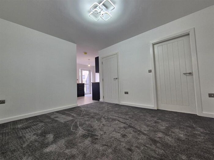 2 Bedroom Apartment To Rent In Stamford Street, Ashton-Under-Lyne, OL6