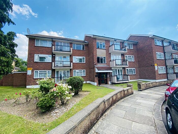 1 Bedroom Flat To Rent In Ashford Court, Cranmer Road, Edgware, Greater London, HA8