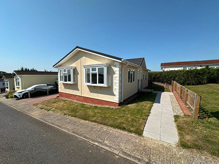 2 Bedroom Park Home For Sale In Chelmsford, Essex, CM3