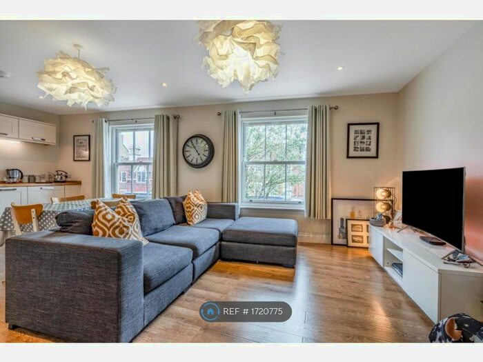 2 Bedroom Flat To Rent In Highstreet Berkhamsted, Berkhamsted, HP4