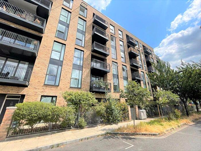 1 Bedroom Flat To Rent In Regents Mill Apartments, Samuel Street, E8