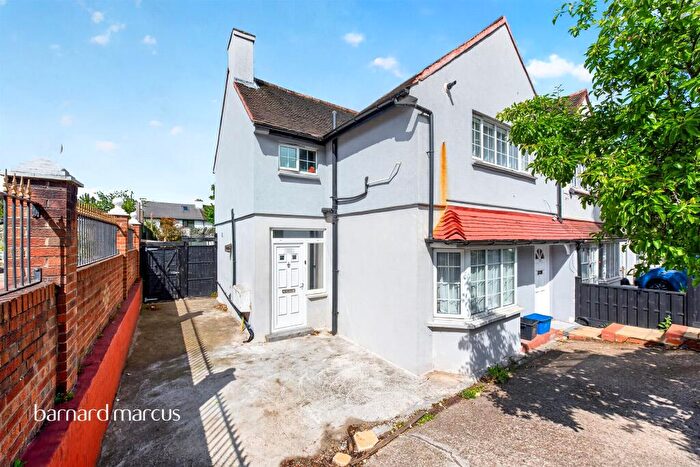 2 Bedroom Flat For Sale In Clifford Avenue, London, SW14