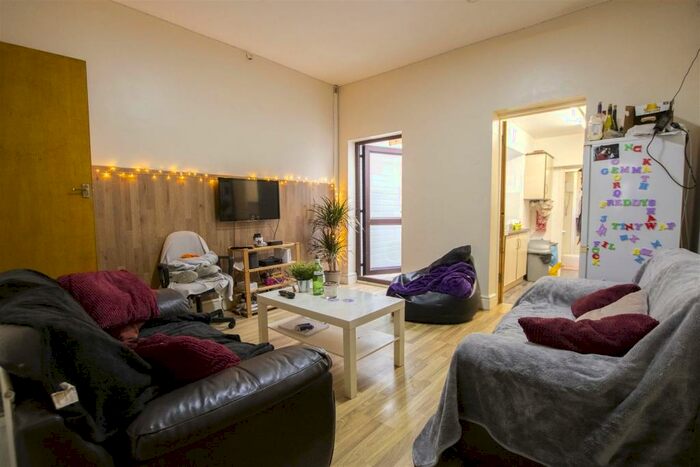 4 Bedroom House To Rent In Dawlish Road, Birmingham, B29