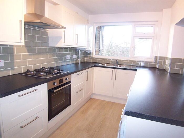 2 Bedroom Flat For Sale In Downsview Lodge, Oakhill Road, Surbiton, KT6