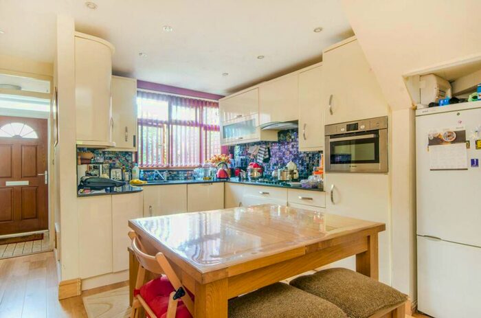 3 Bedroom House To Rent In Mackenzie Road, Islington, London, N7