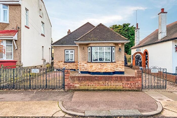 3 Bedroom Detached Bungalow For Sale In Westbury Road, Southend-On-Sea, SS2