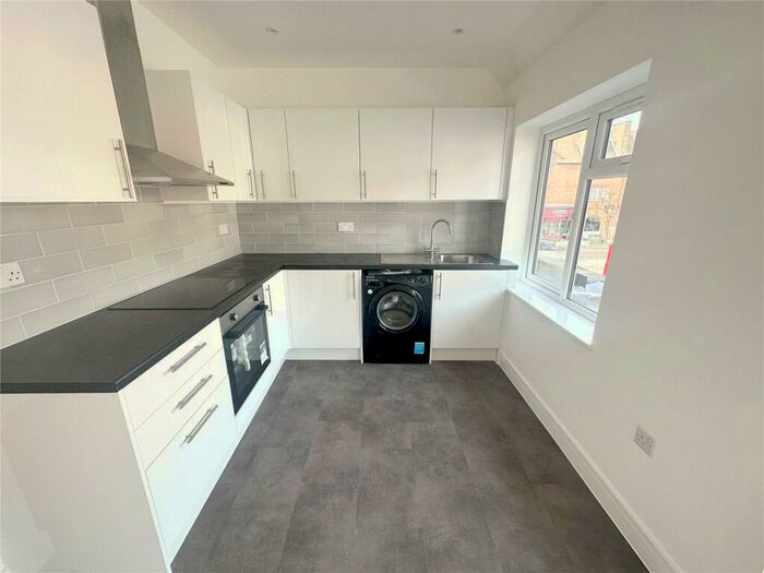 2 Bedroom Apartment To Rent In The Broadway, London, NW7