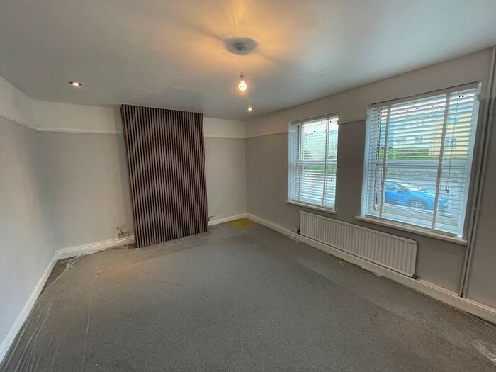 2 Bedroom Town House To Rent In West Cross Lane, West Cross, Swansea, SA3