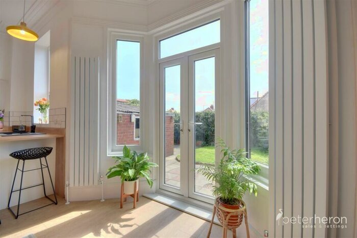 3 Bedroom Semi-Detached House For Sale In Henderson Road, St Gabriels, Sunderland, SR4