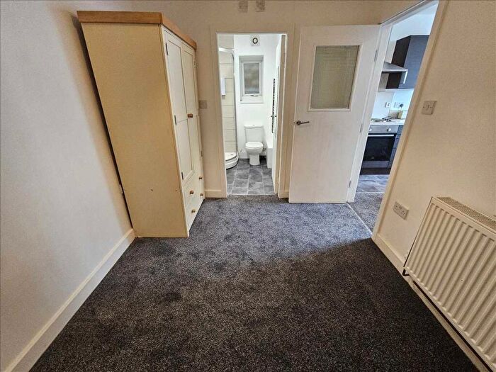 1 Bedroom Flat To Rent In Bathrook House, HD1