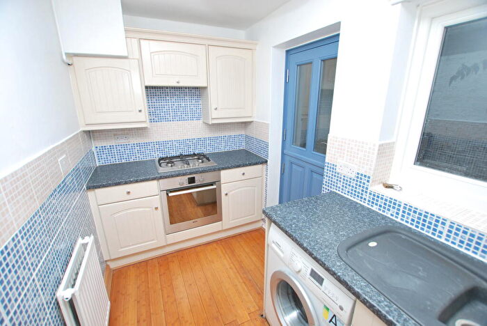 2 Bedroom End Of Terrace House To Rent In Old Road, LU7