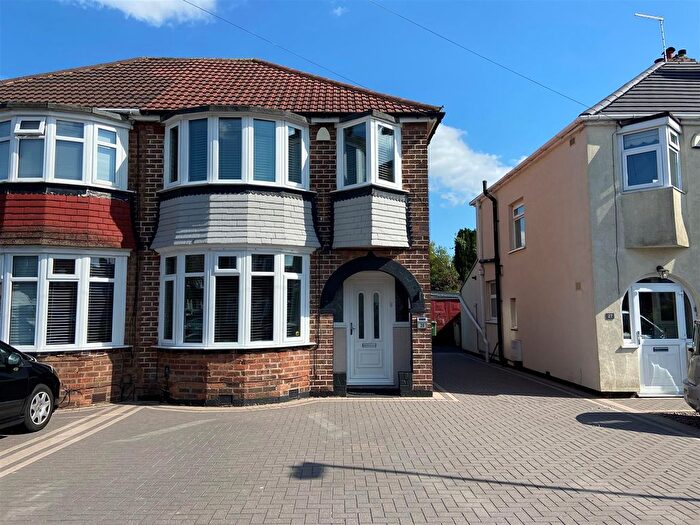 3 Bedroom Semi-Detached House To Rent In Kiniths Way, Halesowen, B62