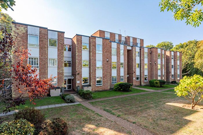 2 Bedroom Flat For Sale In Trapstyle Road, Ware, SG12
