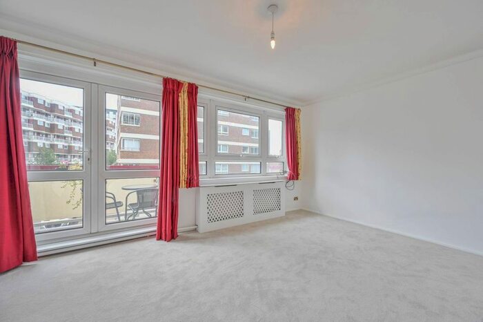 3 Bedroom Flat To Rent In Abbots Manor, Pimlico, London, SW1V