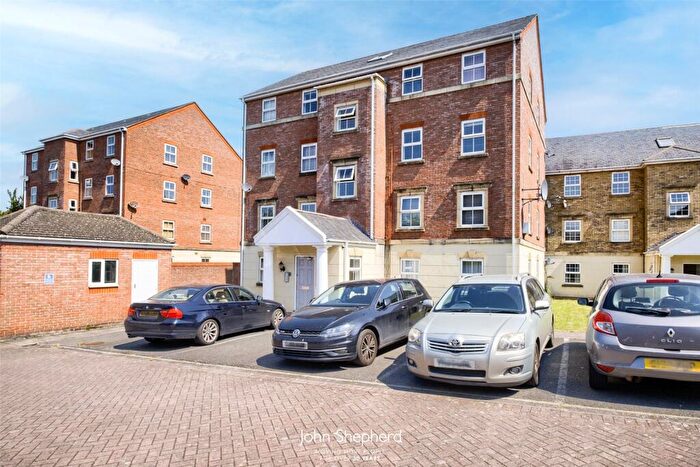 2 Bedroom Flat For Sale In Old Dickens Heath Road, Shirley, Solihull, West Midlands, B90