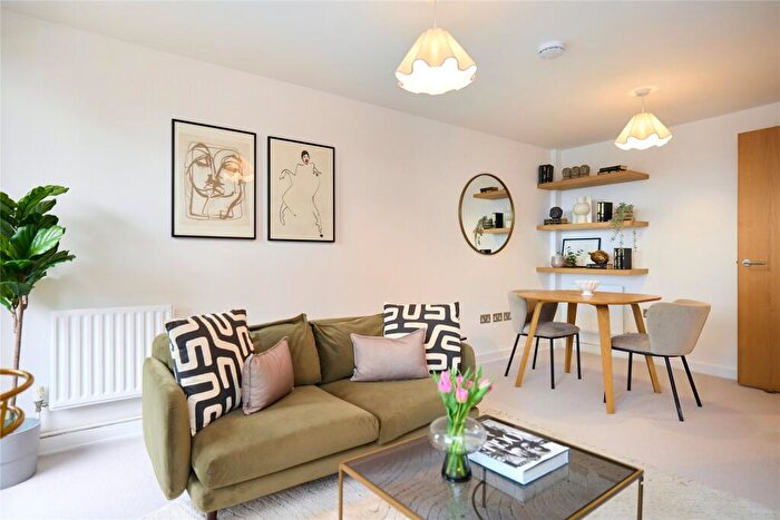 1 Bedroom Flat To Rent In Chatham Place, London, E9