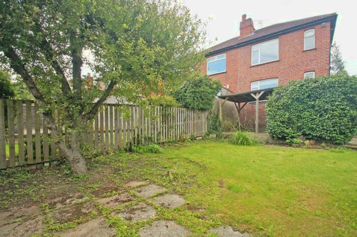 3 Bedroom Semi-Detached House To Rent In Kirkstall Lane, Kirkstall, LS5