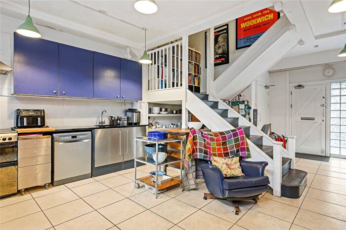 3 Bedroom End Terrace House For Sale In Ellingfort Road, London, E8