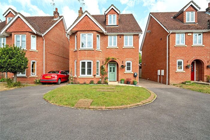 4 Bedroom Detached House To Rent In Shipley Close, Alton, Hampshire, GU34