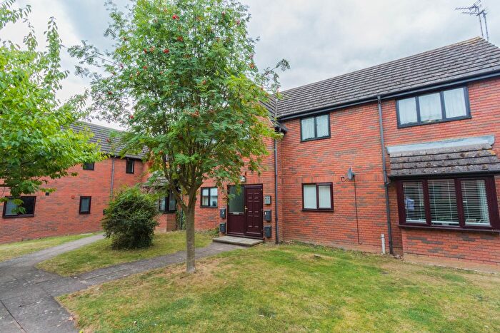 1 Bedroom Flat For Sale In Lovell Court, Irthlingborough, NN9