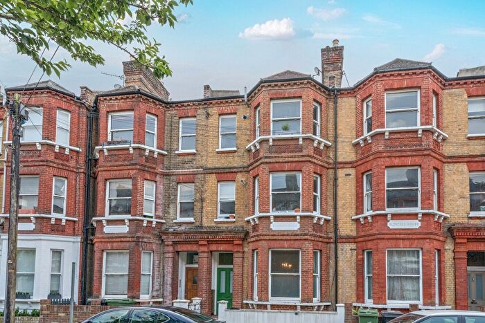2 Bedroom Flat To Rent In Handforth Road, Oval, London, SW9