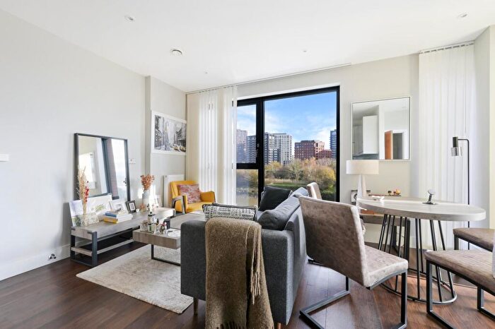 1 Bedroom Apartment For Sale In Avalon Point, Silvocea Way, London, E14