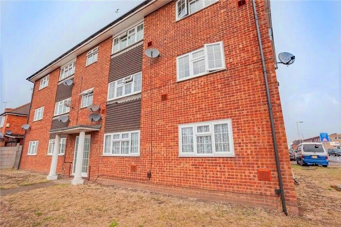 3 Bedroom Flat To Rent In Hampshire, Hampshire GU12