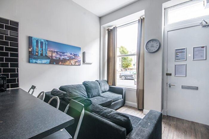 4 Bedroom Flat To Rent In P Montague Street, Edinburgh, EH8