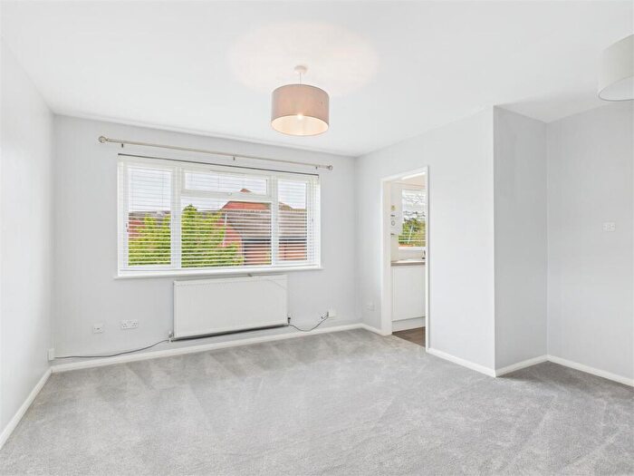 1 Bedroom Flat To Rent In Hazelwood Close, Hitchin, SG5