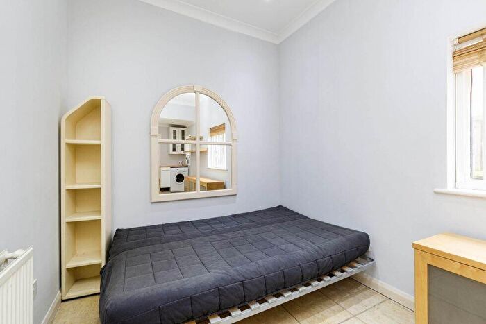 Flat To Rent In Kingdon Road, West Hampstead, NW6