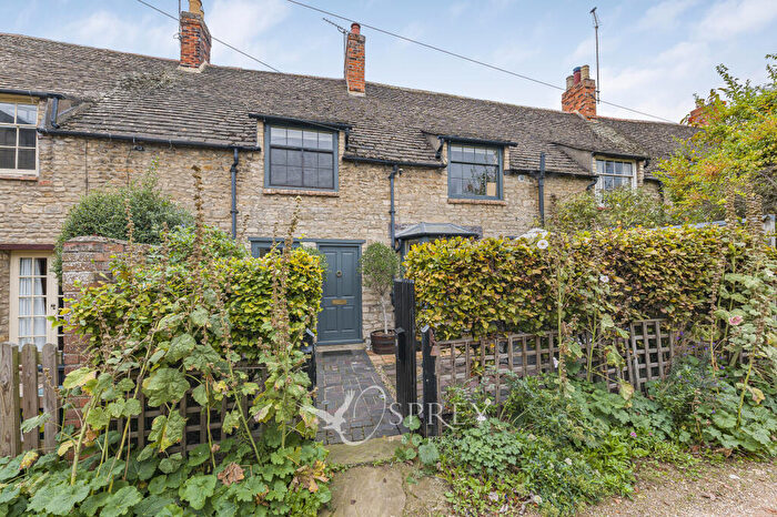 2 Bedroom Terraced House For Sale In West Street, Oundle, Northamptonshire, PE8