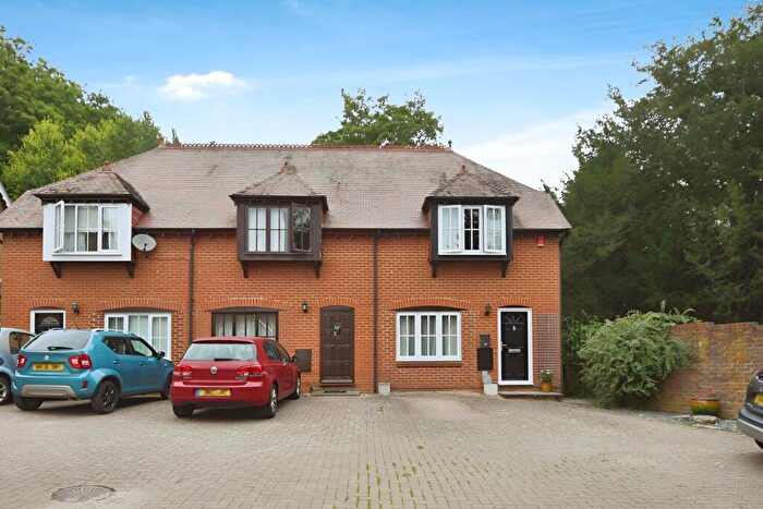 2 Bedroom End Of Terrace House For Sale In Meredun Close, Hursley, SO21