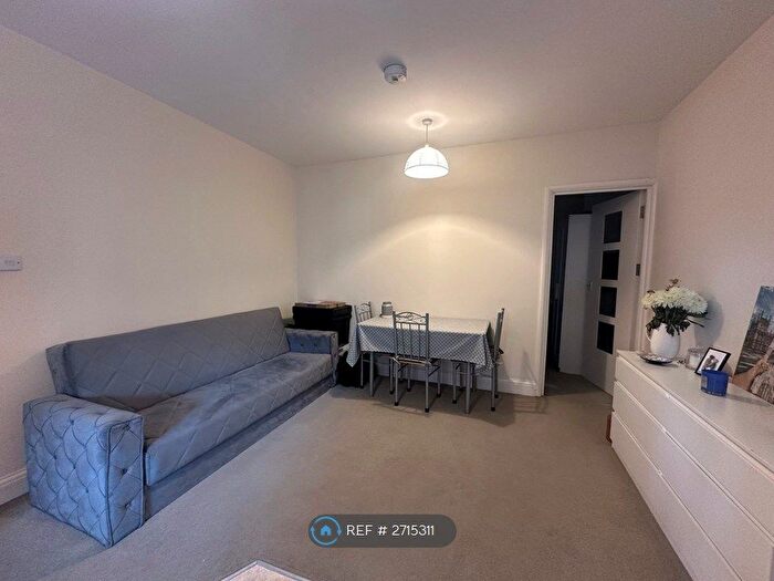 1 Bedroom Flat To Rent In Burlington Court, Slough, SL1