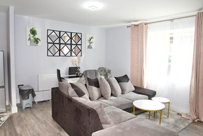 2 Bedroom Apartment For Sale In Thamesmead West, SE28