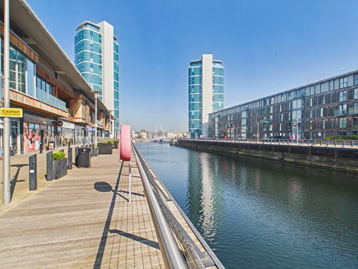 1 Bedroom Flat For Sale In Marina Point West, Dock Head Road, Chatham, ME4