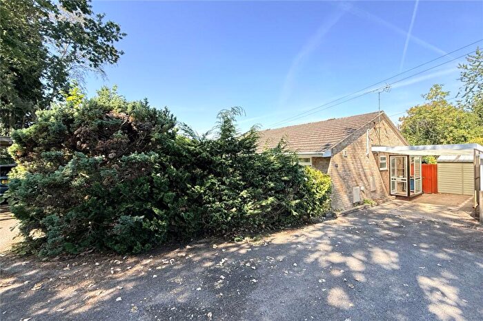 2 Bedroom Bungalow For Sale In Jubilee Close, Farnborough, Hampshire, GU14