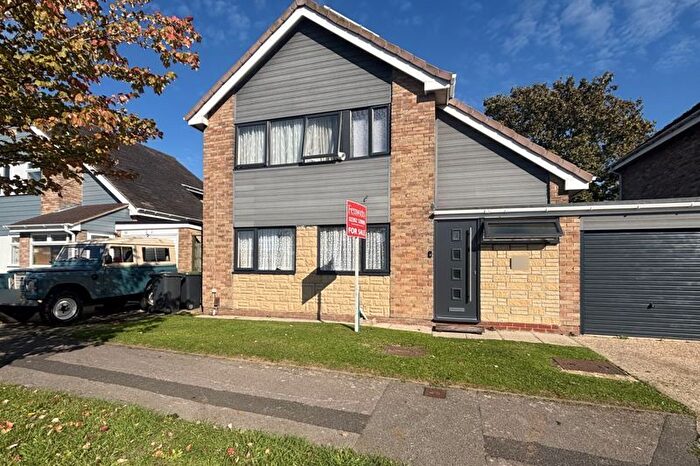 3 Bedroom Detached House For Sale In The Curve, Peel Common, Gosport, PO13