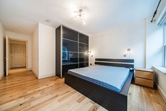 2 Bedroom Flat To Rent In Old York Road, London, SW18