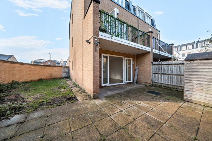 3 Bedroom Semi Detached House For Sale In Franklin Place, London, SE13