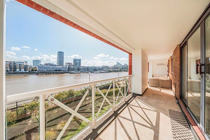 2 Bedroom Flat To Rent In William Morris Way, Fulham, SW6