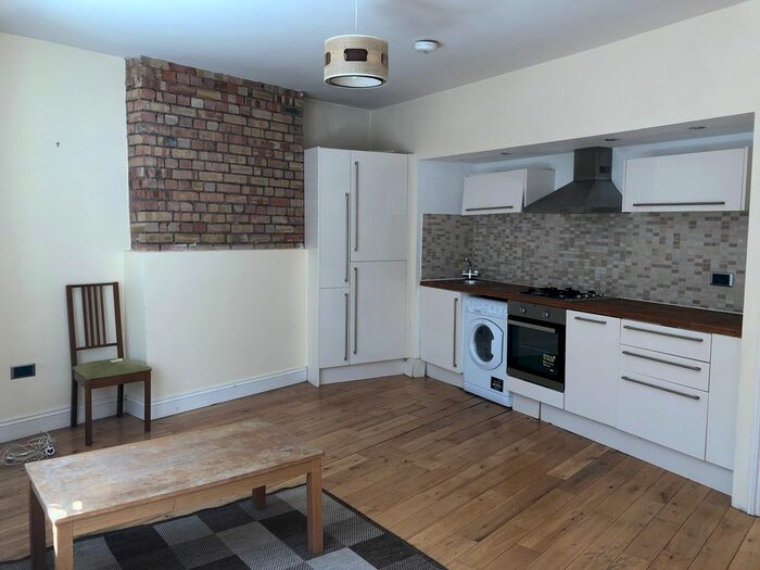 2 Bedroom Flat To Rent In Hendon Lane, London, N3