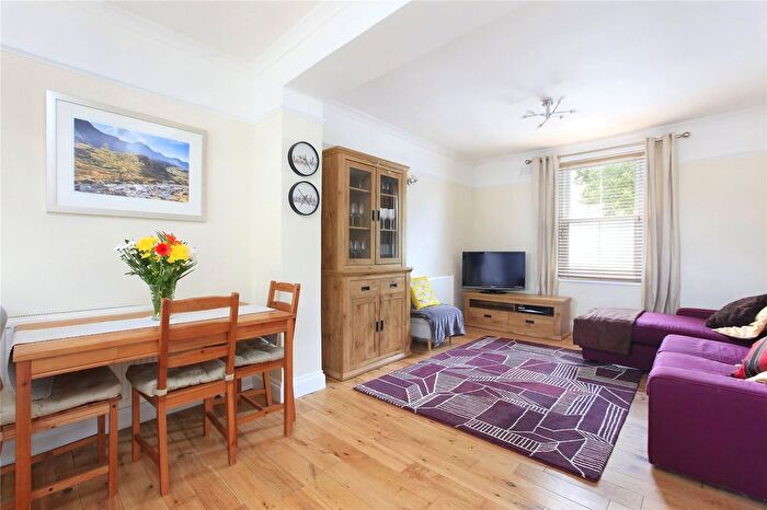 2 Bedroom Flat To Rent In Hetherington Road, Clapham North, SW4