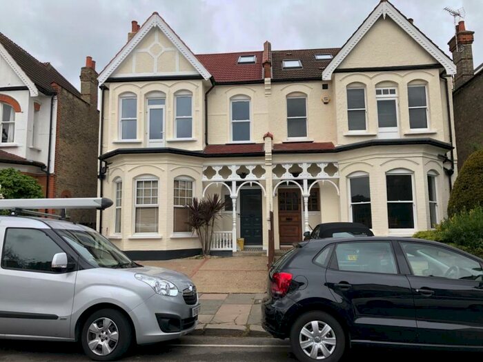 2 Bedroom Flat To Rent In Broomfield Avenue, Palmers Green, N13