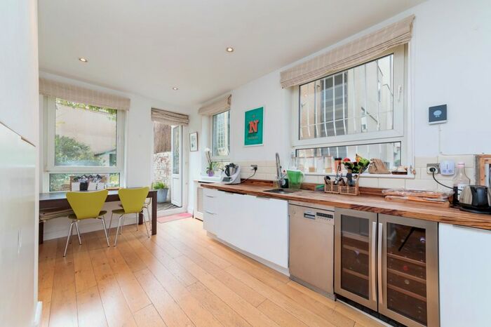 2 Bedroom Flat To Rent In Highbury Corner, Highbury, London, N5