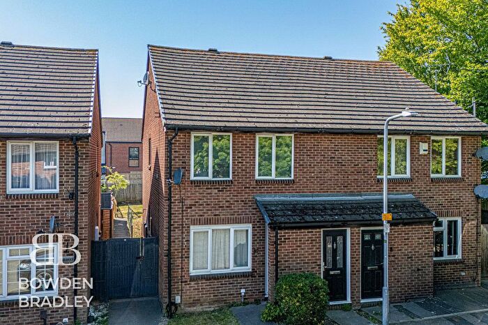 1 Bedroom Maisonette For Sale In Laing Close, Hainault, IG6