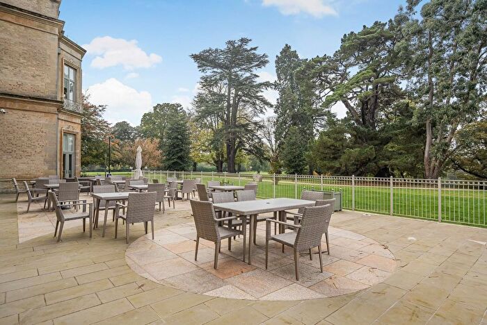 2 Bedroom Flat For Sale In Coopers Hill Lane, Englefield Green, Egham, TW20